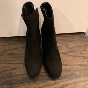 Black High heeled booties